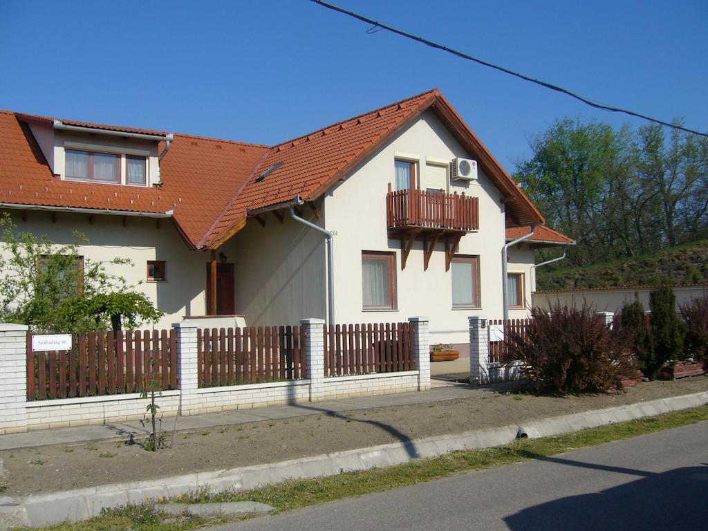 Csipkehaz Apartman Cserkeszőlő 외부 사진